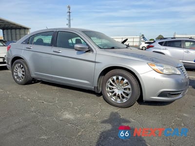 Czwarte zdjęcie samochodu z boku: 2014 CHRYSLER 200 LX VIN:1C3CCBAB6EN123199 - miniatura