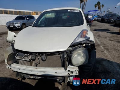 Piąte zdjęcie samochodu w środku: 2015 NISSAN JUKE SV VIN:JN8AF5MR4FT502854 - miniatura