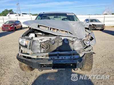 Piąte zdjęcie samochodu w środku: 2017 TOYOTA TUNDRA TRD PRO VIN:5TFDY5F18HX675122 - miniatura