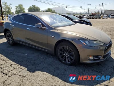 Czwarte zdjęcie samochodu z boku: 2016 TESLA MODEL S VIN:5YJSA1E20GF123881 - miniatura