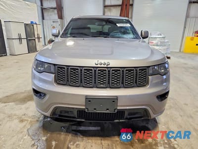 Piąte zdjęcie samochodu w środku: 2019 JEEP GRAND CHEROKEE LAREDO VIN:1C4RJFAGXKC729983 - miniatura