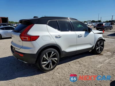 Trzecie zdjęcie samochodu z tyłu: 2020 VOLVO XC40 T4 R-DESIGN VIN:YV4AC2HM0L2172694 - miniatura