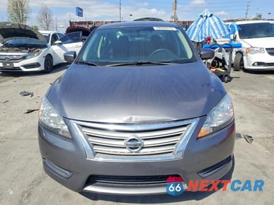 Piąte zdjęcie samochodu w środku: 2015 NISSAN SENTRA S VIN:3N1AB7AP9FY239793 - miniatura