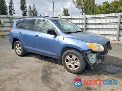 Czwarte zdjęcie samochodu z boku: 2007 TOYOTA RAV4 BASE VIN:JTMBK33V576020716 - miniatura