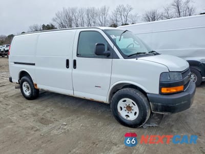 Czwarte zdjęcie samochodu z boku: 2019 CHEVROLET EXPRESS G2500 VIN:1GCWGAF17K1249615 - miniatura