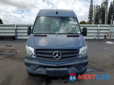 Piąte zdjęcie samochodu w środku: 2018 MERCEDES BENZ SPRINTER 2500 DELIVERY VAN VIN:WD3PE7CD5JP647813 - miniatura