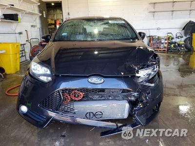 Piąte zdjęcie samochodu w środku: 2014 FORD FOCUS ST VIN:1FADP3L9XEL181211 - miniatura