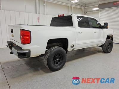 Trzecie zdjęcie samochodu z tyłu: 2017 CHEVROLET SILVERADO K1500 LT VIN:3GCUKREC9HG449588 - miniatura