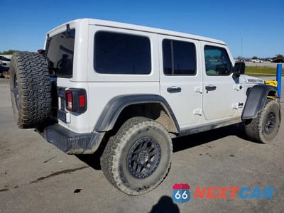 Trzecie zdjęcie samochodu z tyłu: 2022 JEEP WRANGLER UNLIMITED SPORT VIN:1C4HJXDG8NW242233 - miniatura