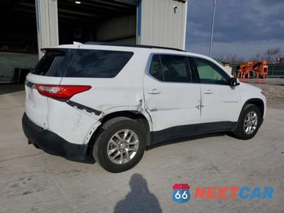Trzecie zdjęcie samochodu z tyłu: 2021 CHEVROLET TRAVERSE LT VIN:1GNEVHKWXMJ224018 - miniatura