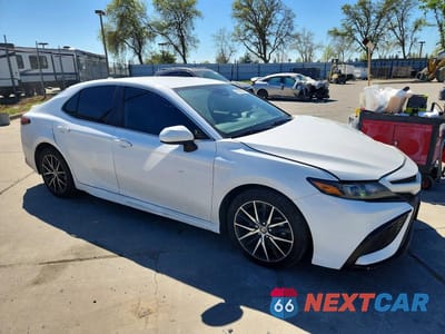 Czwarte zdjęcie samochodu z boku: 2021 TOYOTA CAMRY SE VIN:4T1G11AK7MU415263 - miniatura