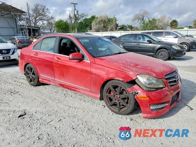 Czwarte zdjęcie samochodu z boku: 2013 MERCEDES-BENZ C 250 VIN:WDDGF4HB5DA797846 - miniatura