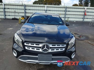 Piąte zdjęcie samochodu w środku: 2018 MERCEDES-BENZ GLA 250 4MATIC VIN:WDCTG4GB3JJ526779 - miniatura