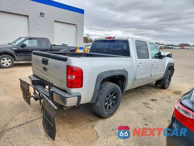 Trzecie zdjęcie samochodu z tyłu: 2010 CHEVROLET SILVERADO K1500 LTZ VIN:3GCRKTE29AG122429 - miniatura