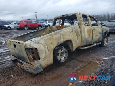 Trzecie zdjęcie samochodu z tyłu: 2011 CHEVROLET SILVERADO K1500 LT VIN:1GCRKSE31BZ250510 - miniatura