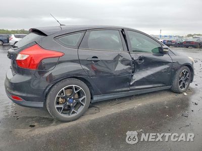 Trzecie zdjęcie samochodu z tyłu: 2014 FORD FOCUS SE VIN:1FADP3K22EL191297 - miniatura