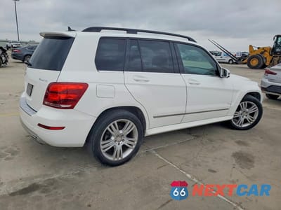 Trzecie zdjęcie samochodu z tyłu: 2015 MERCEDES-BENZ GLK 350 4MATIC VIN:WDCGG8JB3FG359099 - miniatura