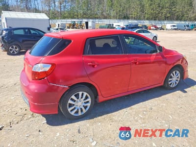 Trzecie zdjęcie samochodu z tyłu: 2010 TOYOTA MATRIX BASE VIN:2T1KU4EE7AC350175 - miniatura