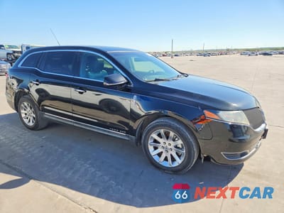 Czwarte zdjęcie samochodu z boku: 2013 LINCOLN TOWNHOUSE MKT VIN:2LMHJ5NK5DBL54611 - miniatura