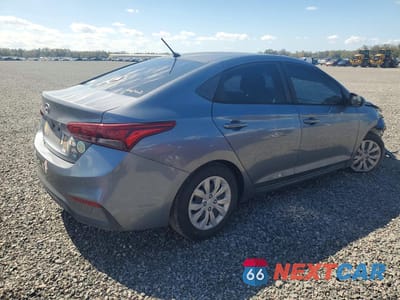 Trzecie zdjęcie samochodu z tyłu: 2018 HYUNDAI ACCENT SE VIN:3KPC24A37JE020570 - miniatura