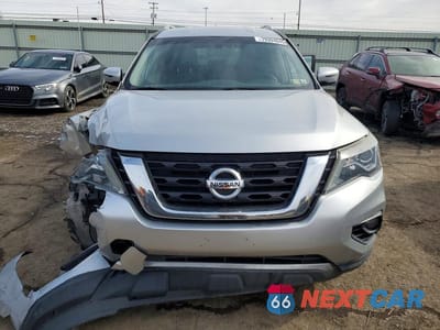 Piąte zdjęcie samochodu w środku: 2018 NISSAN PATHFINDER SV VIN:5N1DR2MM1JC632498 - miniatura