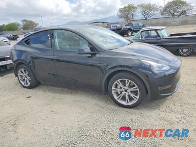 Czwarte zdjęcie samochodu z boku: 2023 TESLA MODEL Y VIN:7SAYGAEE6PF827721 - miniatura