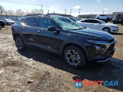 Czwarte zdjęcie samochodu z boku: 2024 CHEVROLET TRAX 1LT VIN:KL77LHE28RC006443 - miniatura