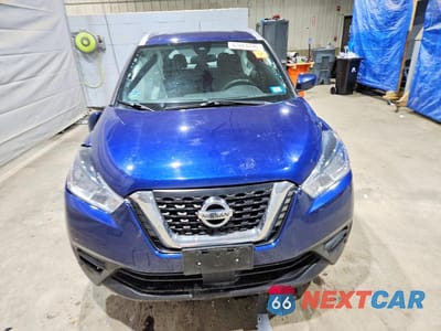 Piąte zdjęcie samochodu w środku: 2020 NISSAN KICKS SV VIN:3N1CP5CV8LL491120 - miniatura
