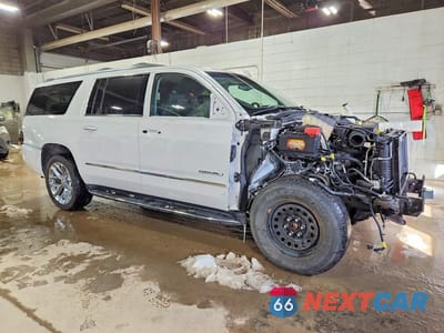Czwarte zdjęcie samochodu z boku: 2020 GMC YUKON XL DENALI VIN:1GKS2HKJ5LR278839 - miniatura