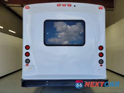 Zdjęcie 6 z 13 samochodu: 2022 FORD E350 SHUTTLE BUS VIN:1FDEE3FN9NDC42471 - miniatura