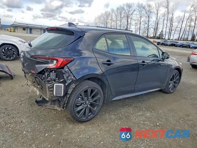 Trzecie zdjęcie samochodu z tyłu: 2025 TOYOTA COROLLA HATCHBACK XSE VIN:JTNC4MBE0S3234928 - miniatura