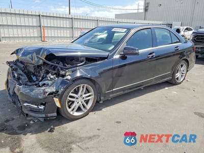 2013 MERCEDES-BENZ C 300 4MATIC WDDGF8AB1DR276349 - główne zdjęcie licytacji z USA - miniatura