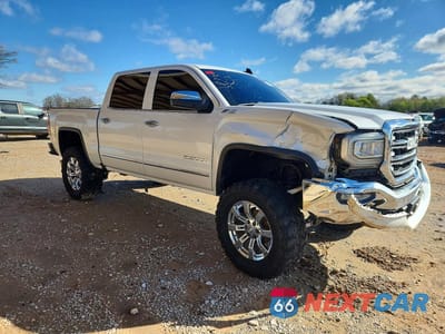 Czwarte zdjęcie samochodu z boku: 2018 GMC SIERRA K1500 SLT VIN:3GTU2NEC2JG245536 - miniatura