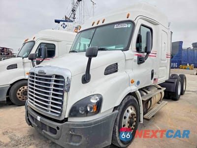 Drugie zdjęcie samochodu z przodu: 2017 FREIGHTLINER CASCADIA 113 VIN:3AKJGHDV8HSHZ2770 - miniatura