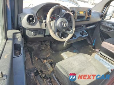 Zdjęcie 8 z 12 samochodu: 2019 MERCEDES BENZ SPRINTER 2500 DELIVERY VAN VIN:WD4PF1CD8KT012048 - miniatura