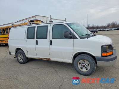 Czwarte zdjęcie samochodu z boku: 2014 GMC SAVANA 2500 CARGO UTILITY / SERVICE VAN VIN:1GTW7FCA0E1114448 - miniatura