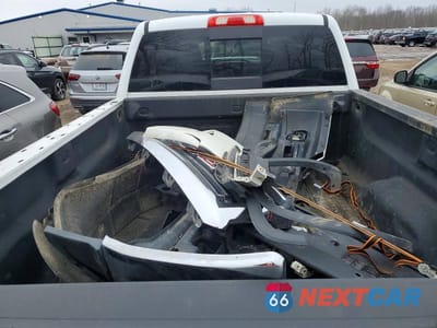 Zdjęcie 12 z 12 samochodu: 2018 GMC SIERRA K2500 SLT VIN:1GT12TEYXJF153756 - miniatura