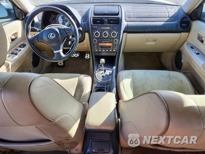 Zdjęcie 8 z 11 samochodu: 2005 LEXUS IS 300 BASE VIN:JTHBD192250096176 - miniatura