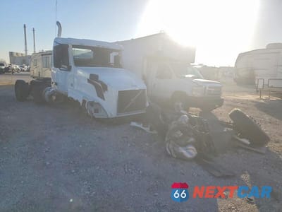 2018 VOLVO VN VNL 4V4NC9EG5JN992913 - główne zdjęcie licytacji z USA - miniatura