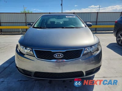 Piąte zdjęcie samochodu w środku: 2012 KIA FORTE EX VIN:KNAFU4A29C5565678 - miniatura