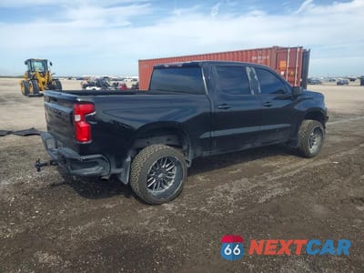 Trzecie zdjęcie samochodu z tyłu: 2021 CHEVROLET SILVERADO C1500 CUSTOM VIN:1GCPWBEK5MZ204121 - miniatura