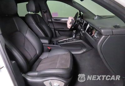 Piąte zdjęcie samochodu w środku: 2019 PORSCHE MACAN VIN:WP1AA2A52KLB07610 - miniatura