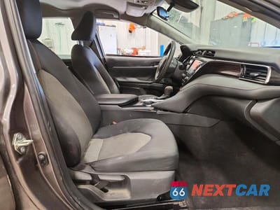 Zdjęcie 7 z 13 samochodu: 2020 TOYOTA CAMRY HYBRID LE VIN:4T1C31AK4LU532855 - miniatura