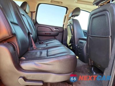 Zdjęcie 11 z 13 samochodu: 2013 CHEVROLET SUBURBAN K1500 LT VIN:1GNSKJE77DR205807 - miniatura
