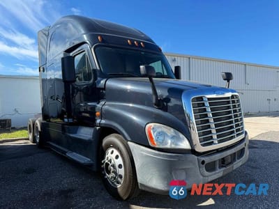 2018 FREIGHTLINER CASCADIA TRUCKS 1FUJGLDR6JLHF2531 - główne zdjęcie licytacji z USA - miniatura