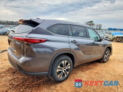 Trzecie zdjęcie samochodu z tyłu: 2023 TOYOTA HIGHLANDER XLE VIN:5TDKDRBH3PS042660 - miniatura