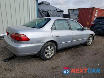 Trzecie zdjęcie samochodu z tyłu: 2000 HONDA ACCORD SE VIN:1HGCG5671YA813817 - miniatura