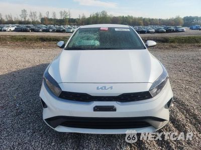 Piąte zdjęcie samochodu w środku: 2023 KIA FORTE LXS VIN:3KPF24AD0PE676902 - miniatura