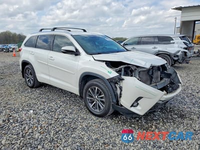 Czwarte zdjęcie samochodu z boku: 2018 TOYOTA HIGHLANDER XLE VIN:5TDJZRFH6JS838849 - miniatura