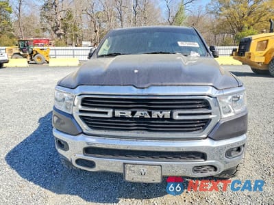 Piąte zdjęcie samochodu w środku: 2020 RAM 1500 BIG HORN VIN:1C6RREFT9LN360121 - miniatura